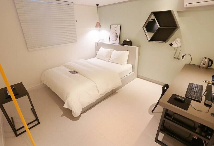 מוטל Yam Guri Sutaek