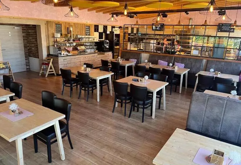 Retkeilymaja Carolinger Hüttendorf