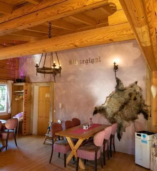 Retkeilymaja Carolinger Hüttendorf