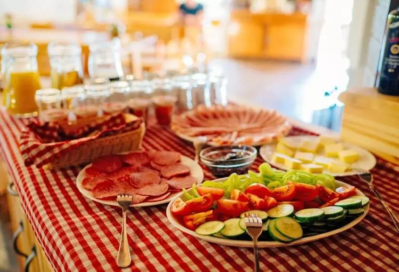 Retkeilymaja Chata Magurka