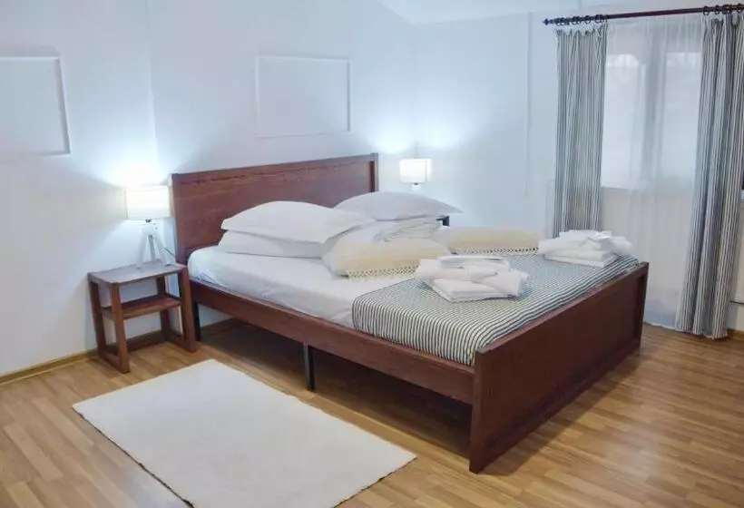 Hotelli Casa Colinelor