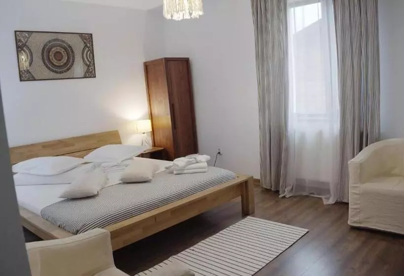 Hotelli Casa Colinelor