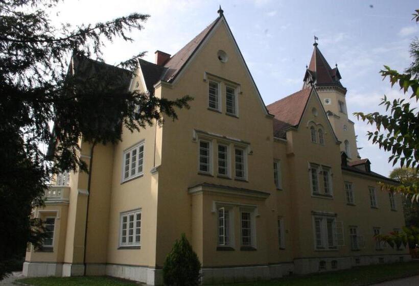 Отель Festetich Kastélyszálló és Zsuzsanna