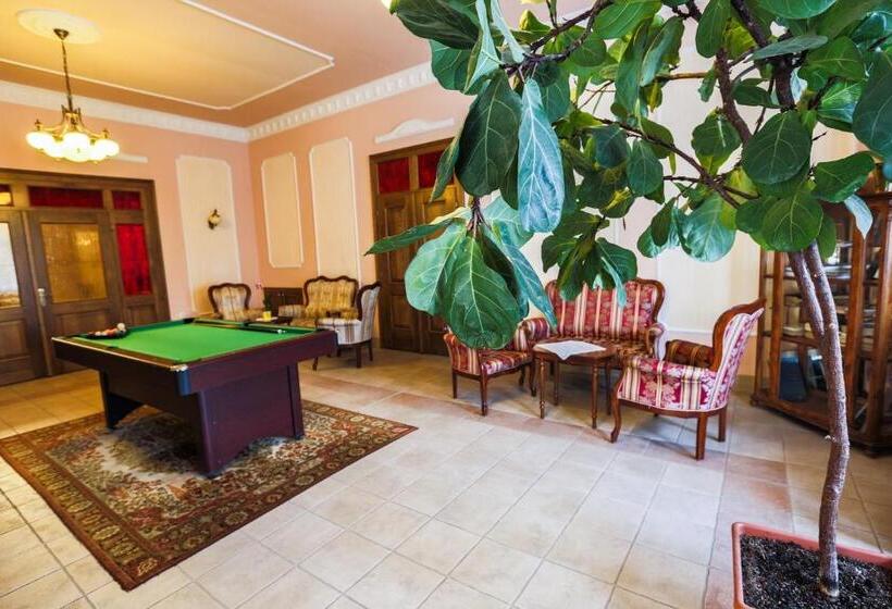 Отель Festetich Kastélyszálló és Zsuzsanna