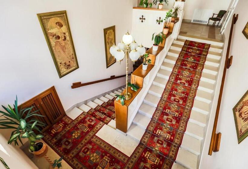 Отель Festetich Kastélyszálló és Zsuzsanna