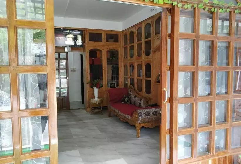 Hotelli Zimin Ziro