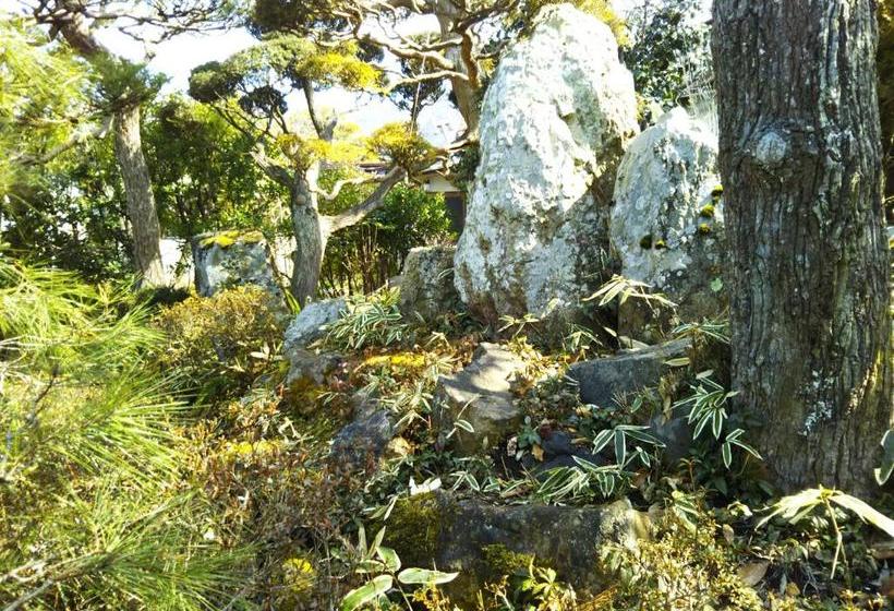 Pensão ゲストハウス『古民家の宿 梨 本 軒』