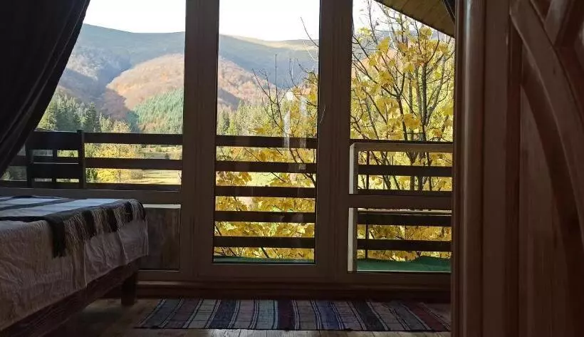 ペンション під горбком