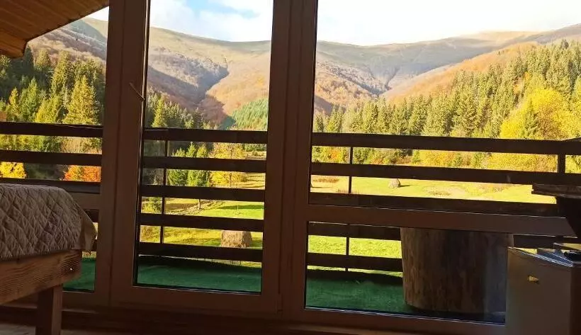 ペンション під горбком