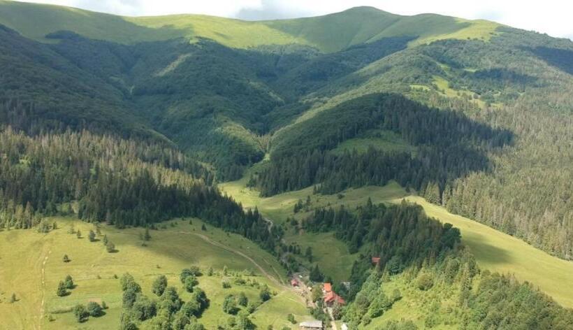 膳宿费 під горбком