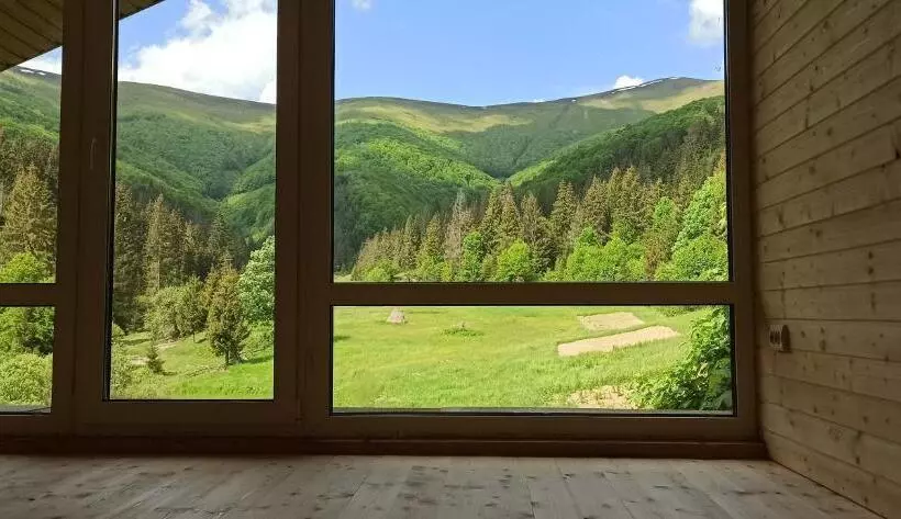 ペンション під горбком