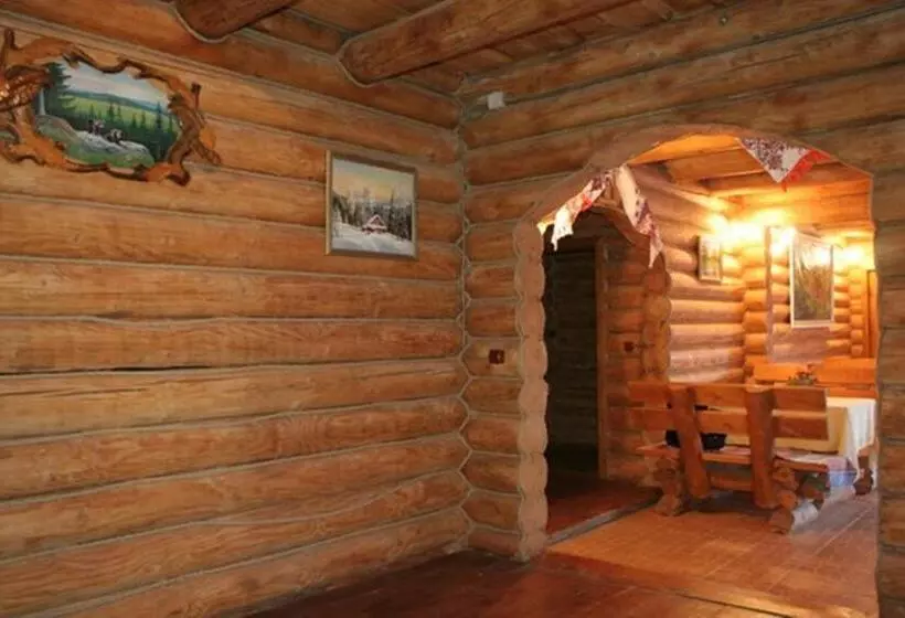 ペンション під горбком