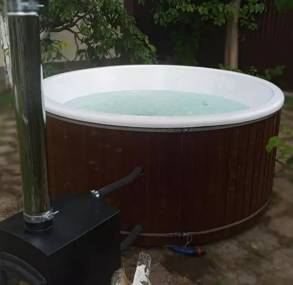 ペンション Villa Del Grossa будинок з каміном та чаном на дровах