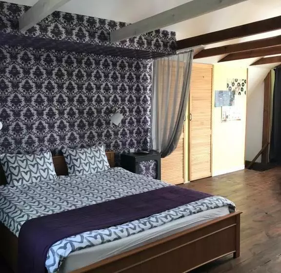 ペンション Villa Del Grossa будинок з каміном та чаном на дровах