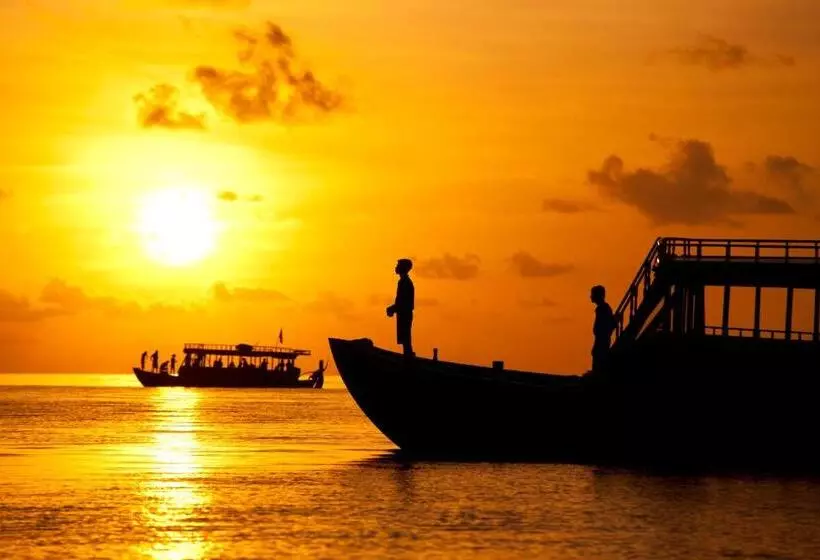 استراحتگاه Angsana Velavaru   15 Percent Off On Return Sea Plane Transfers, Bookings & Stays Between 27 Dec 202