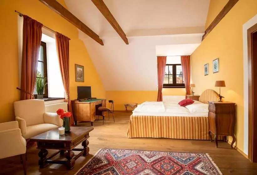 ユースホステル Schlossgasthof & Hotel Rosenburg
