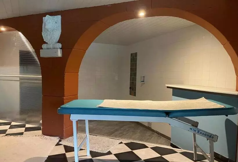 Domaine De Lescout Chambres & Gîtes Spapiscine