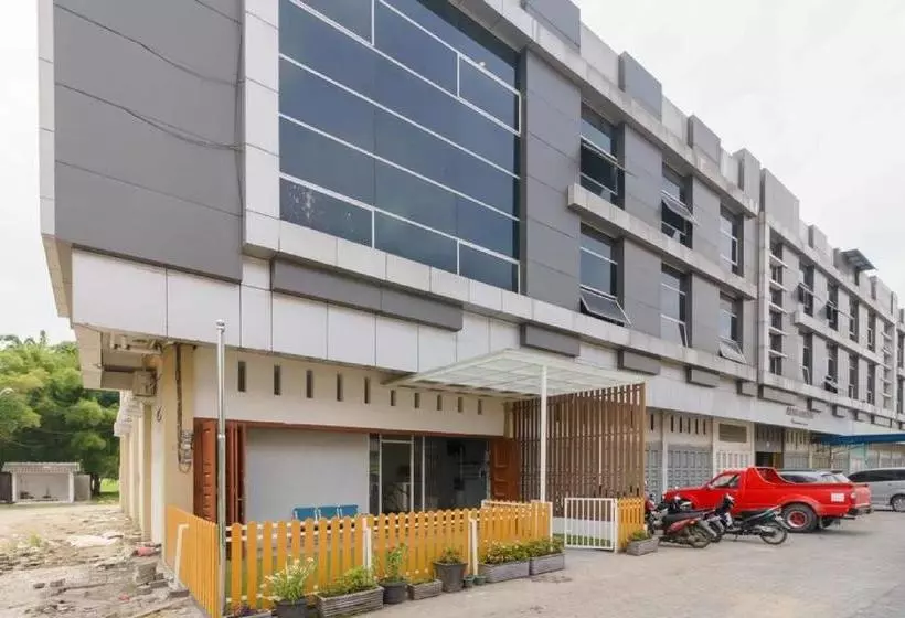 ホテル Reddoorz @ Helvetia Medan 2