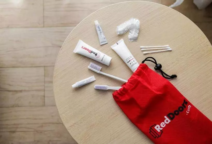 ホテル Reddoorz @ Helvetia Medan 2