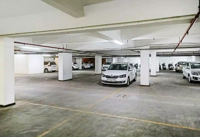 هتل Vaccinated Staff Oyo 42609 Townhouse Gokul Solitaire Vip Rd