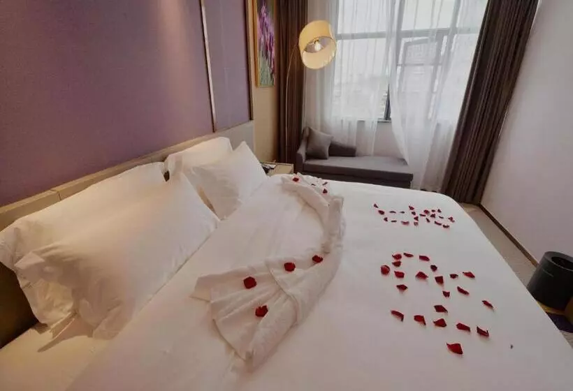 Lavande Hotel Xingyi Jushan Avenue