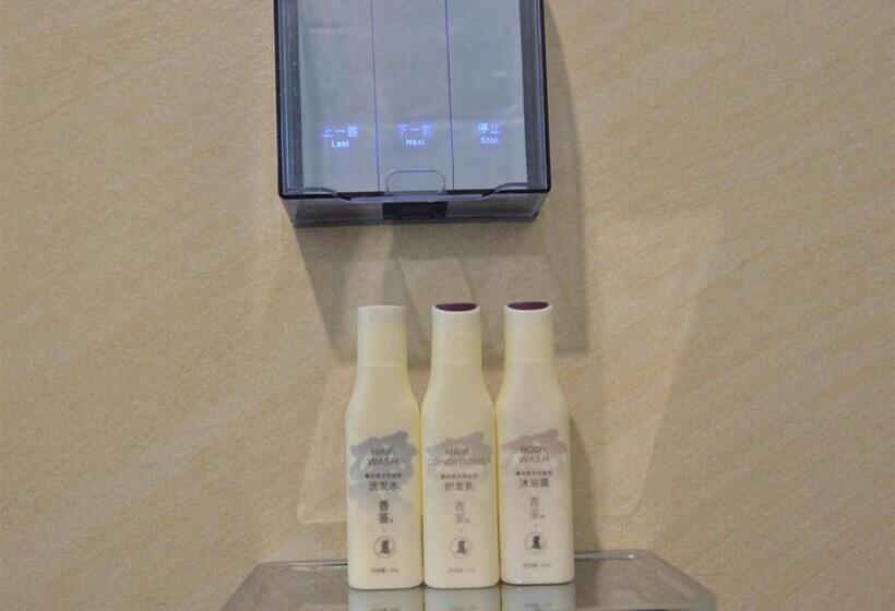 Lavande Hotel Xingyi Jushan Avenue