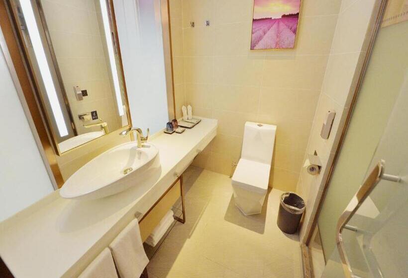 Lavande Hotel Xingyi Jushan Avenue