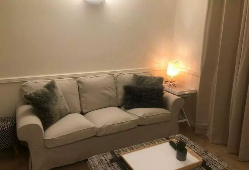 Motelli Woodford Gardens