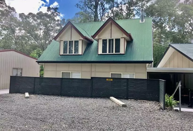 Motelli Woodford Gardens