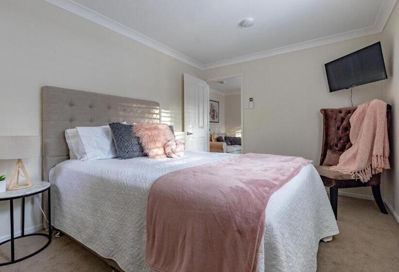 Мотель Woodford Gardens