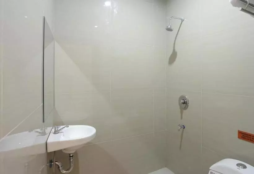 Majatalo Reddoorz Plus Near Solo Paragon Mall