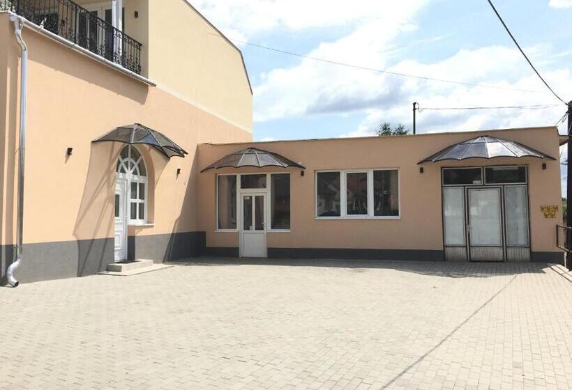 مبيت وإفطار Patavár Panzió étterem