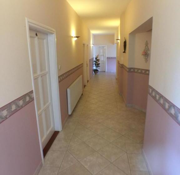 مبيت وإفطار Patavár Panzió étterem