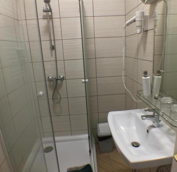 مبيت وإفطار Patavár Panzió étterem