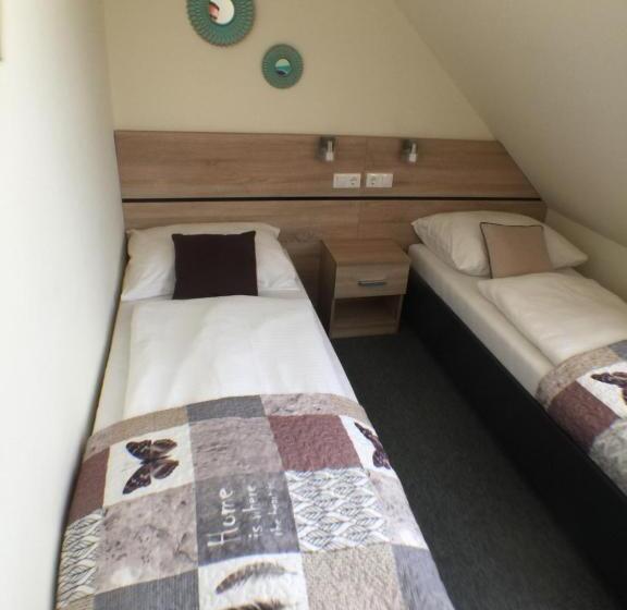 مبيت وإفطار Patavár Panzió étterem