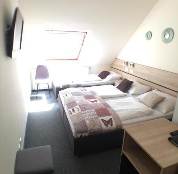 مبيت وإفطار Patavár Panzió étterem