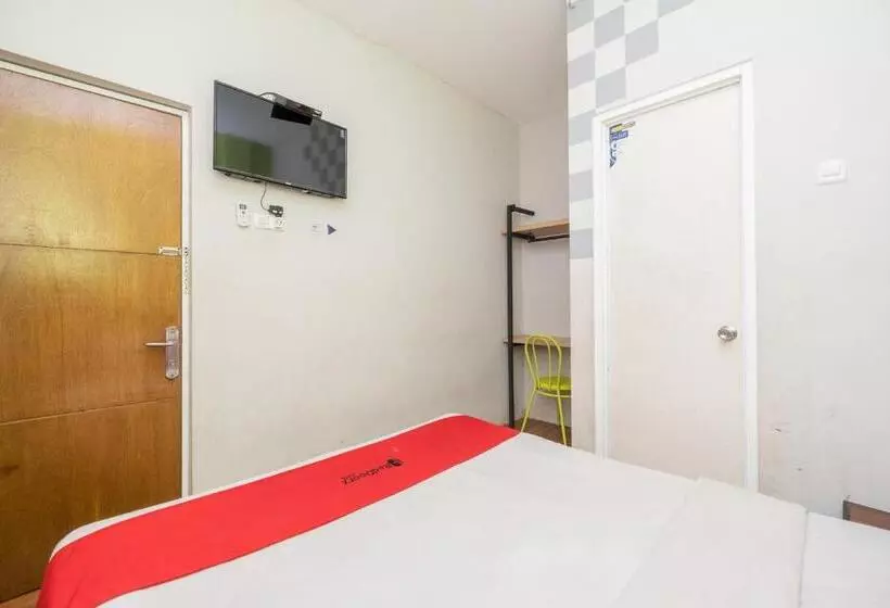 Hotelli Reddoorz @ Darmo Surabaya