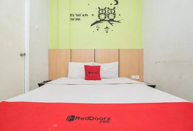 Hotelli Reddoorz @ Darmo Surabaya