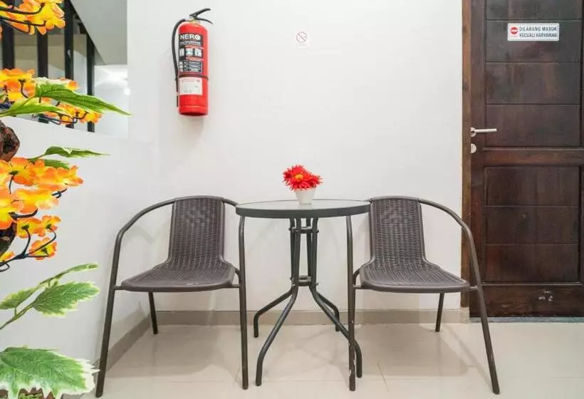 ホテル Reddoorz Plus At Merr Rungkut Jl Gunung Anyar