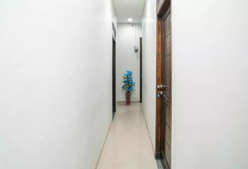 ホテル Reddoorz Plus At Merr Rungkut Jl Gunung Anyar