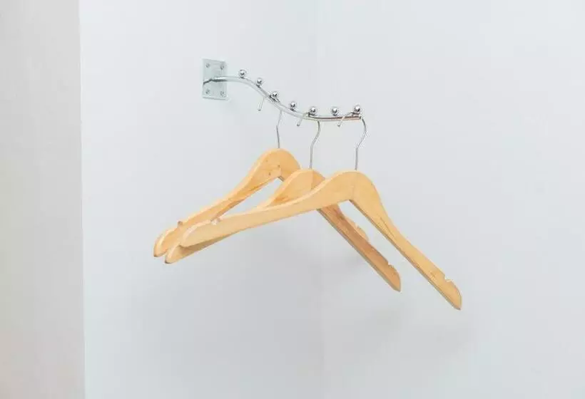 ホテル Reddoorz Plus At Merr Rungkut Jl Gunung Anyar