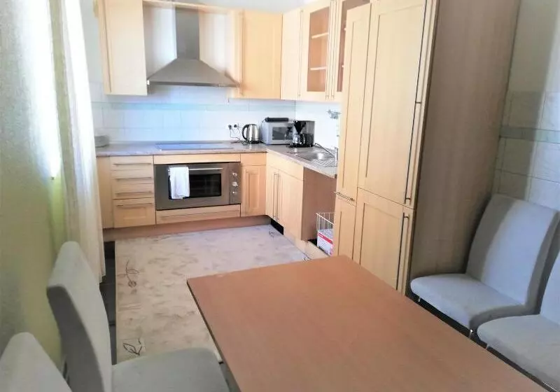 Airport Global Hotel, Olive Inn