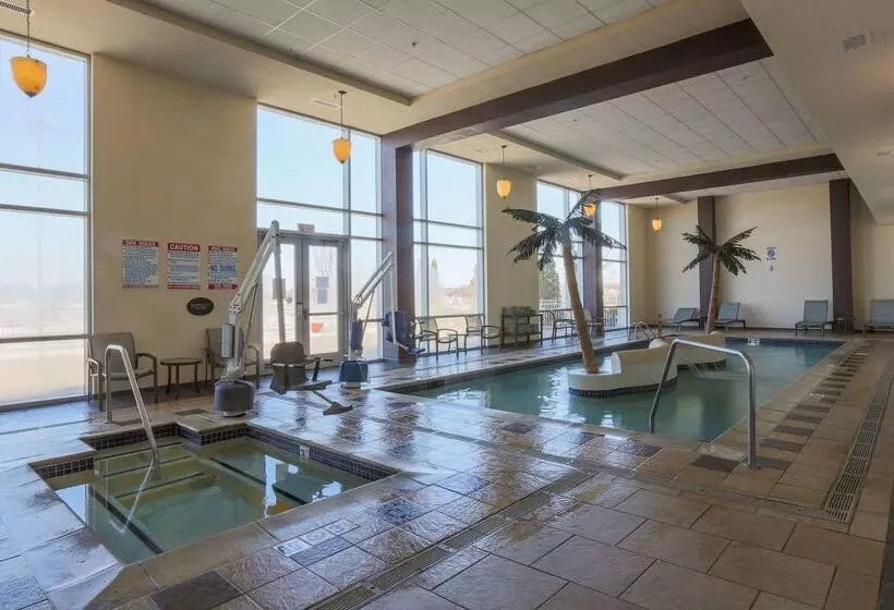 ホテル Doubletree By Hilton Bay City Riverfront