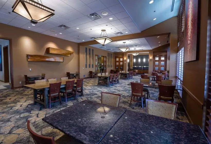 ホテル Doubletree By Hilton Bay City Riverfront