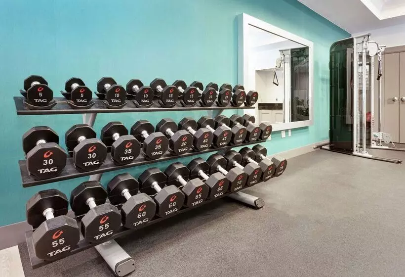 هتل Hilton Garden Inn Chicago North Shore / Evanston