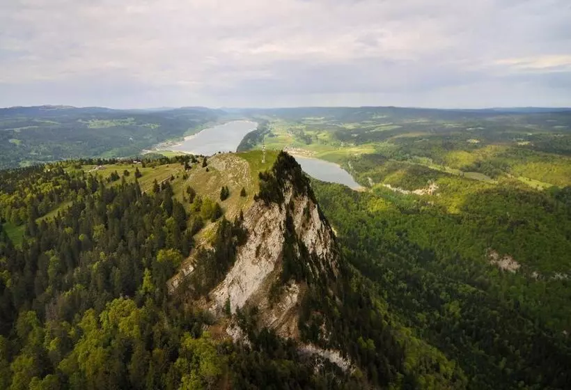 Отель Hôtel De Ville Le Sentier