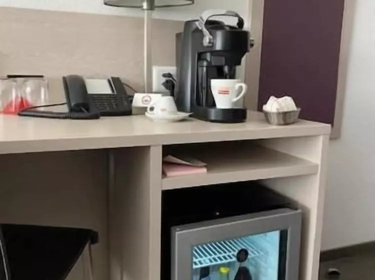 Отель Hôtel De Ville Le Sentier