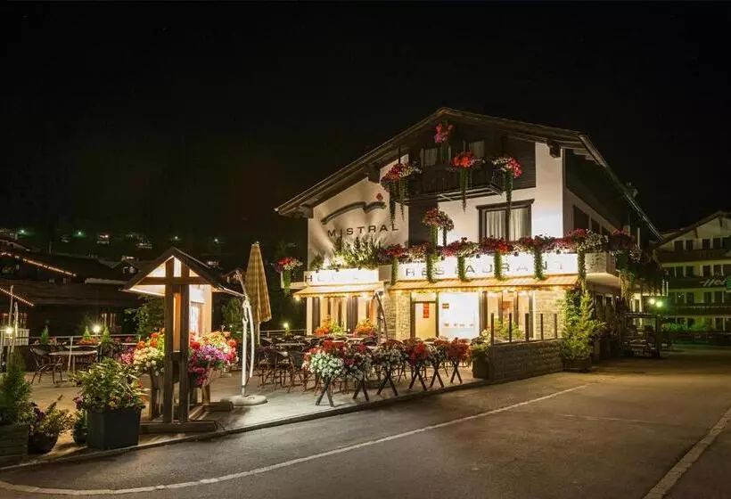 هتل Mistral Superior