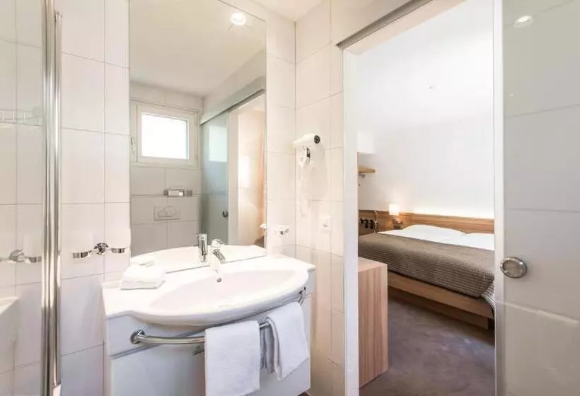 هتل Mistral Superior