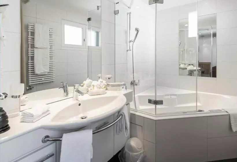 هتل Mistral Superior